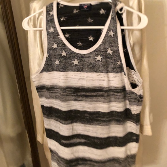 Sleeveless shirt - Picture 1 of 3